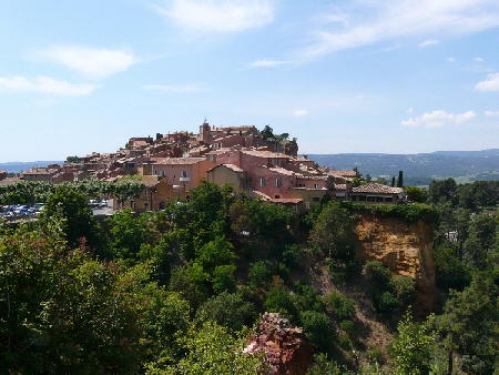 Roussillon vom Ockerbruch aus gesehen